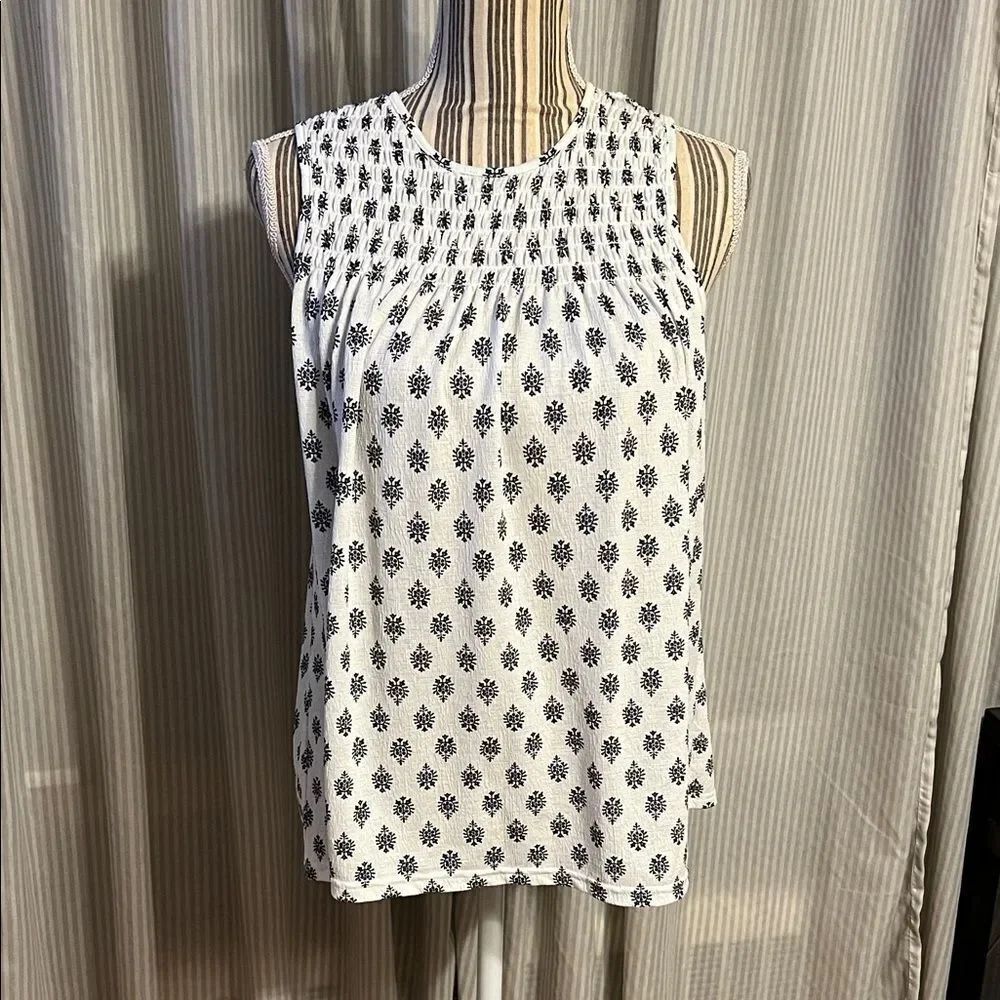 Melloday Sleeveless White and Black Patterned Top